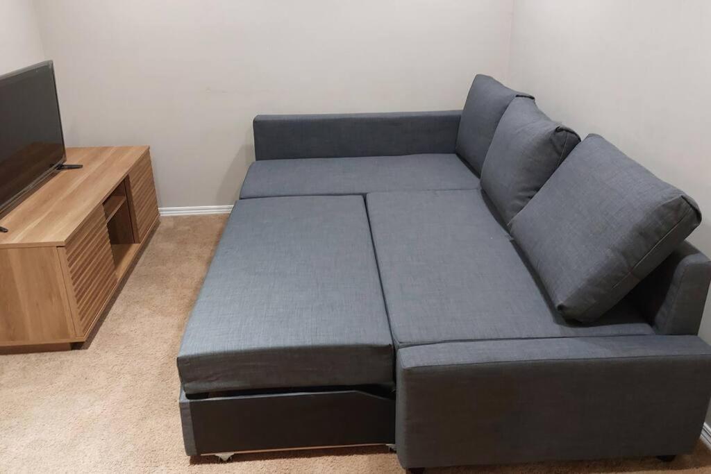 Lovely 1-Bedroom Basement Suite Γουίνιπεγκ Εξωτερικό φωτογραφία